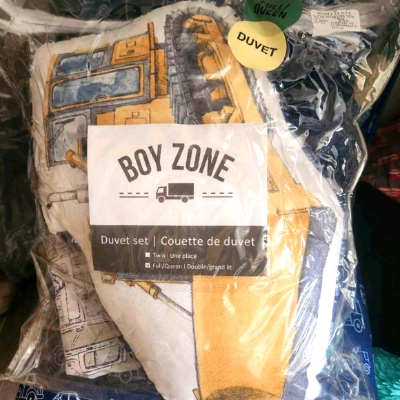 Like New Construction Duvet Cover Set - Picture 3 of 3